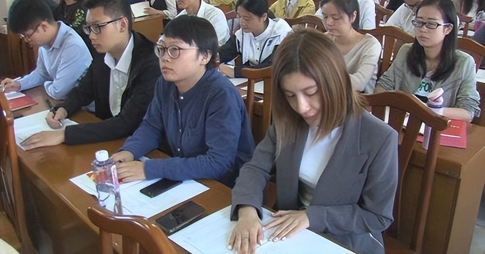 小县城事业单位生活,县城事业单位工资待遇