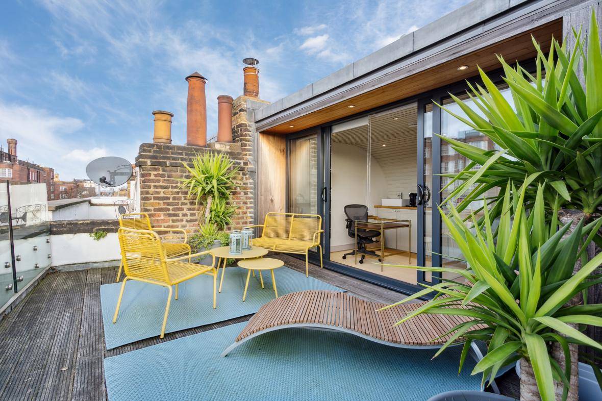 年收入多少可以住英国,英国家庭年收入25万英镑