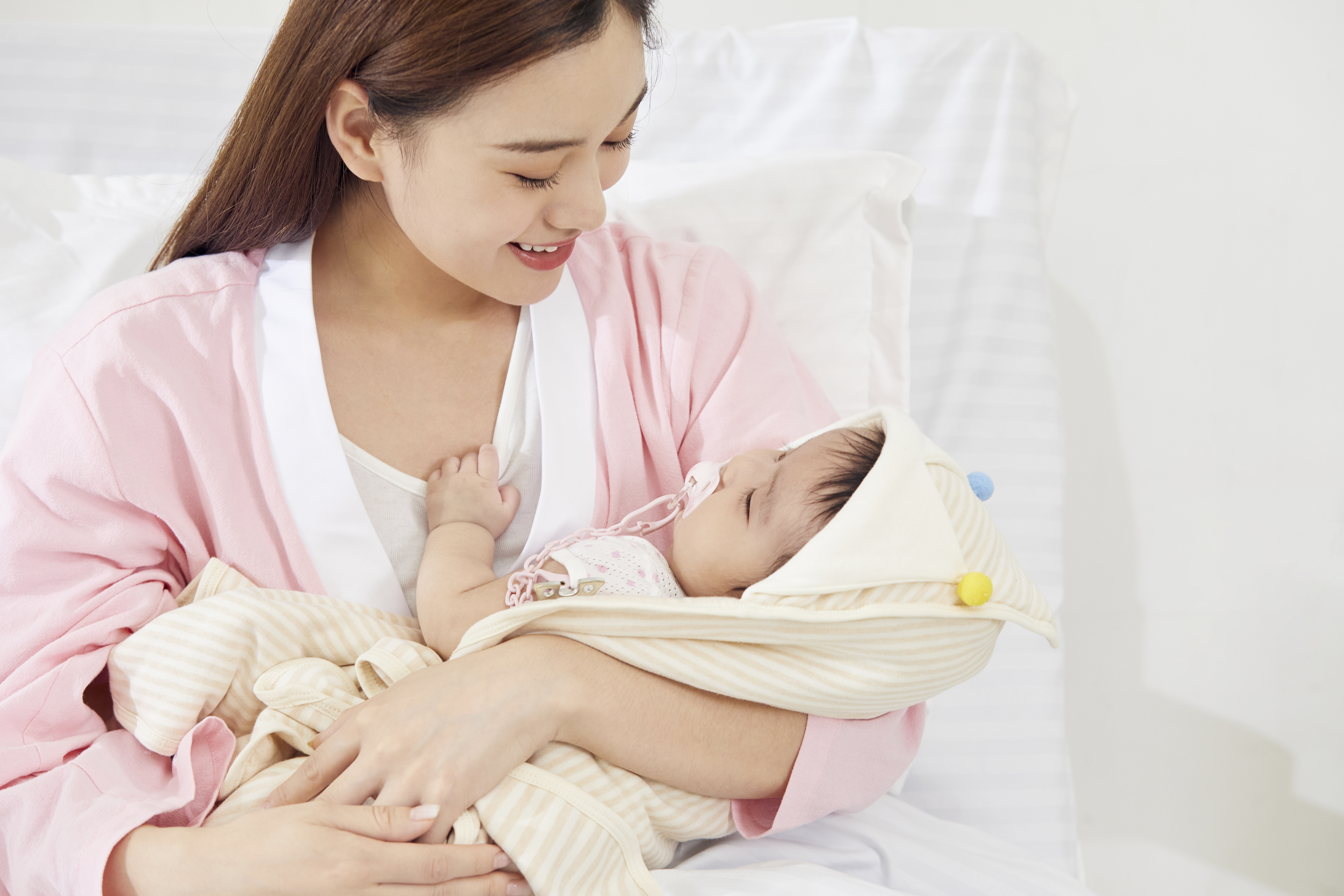 “虎宝”添喜！瘢痕子宫二胎妈妈顺产圆梦，金美济优质服务暖人心