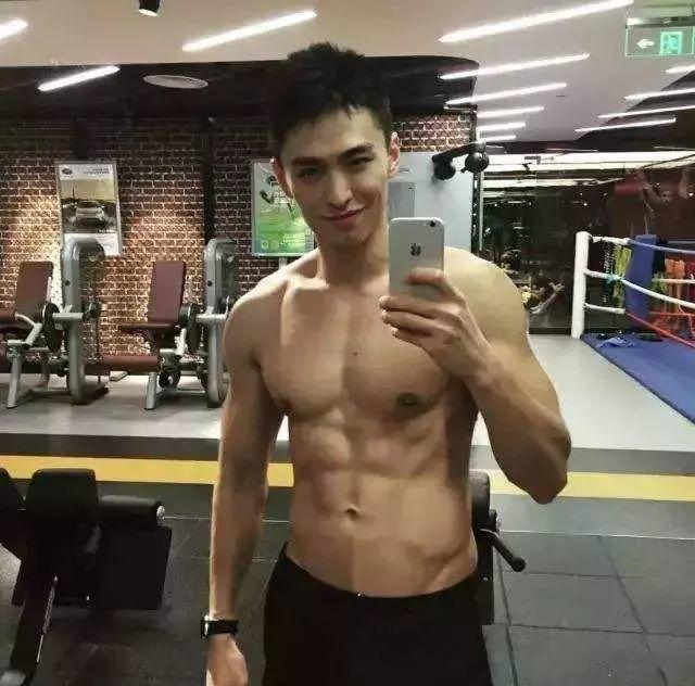 搞笑段子健身房搞笑日常,女生健身房幽默搞笑段子