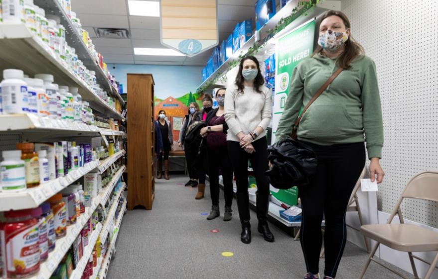 美国双胞胎姐妹同天生孩子 (美国姐妹同时生下双胞胎)