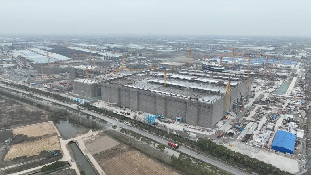 拿钱就能砸出芯片？中国男足笑而不语