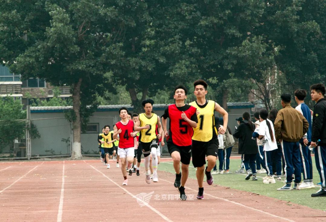 走进学校让心情愉悦,走进安静整洁的教室时我深感自豪