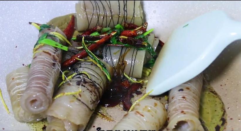 怎样用猪皮熬猪皮冻,猪皮不再做皮冻了教你一个新吃法