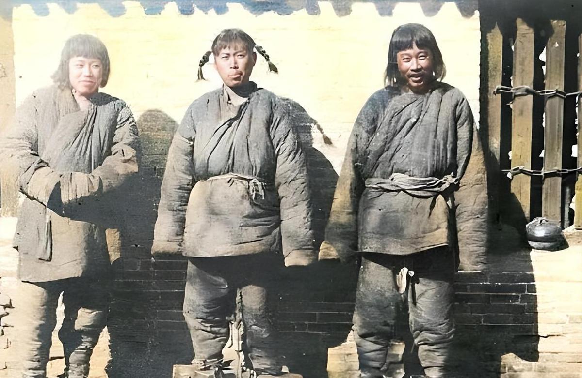 50年代处刑老照片图文,晚清犯人被打板子