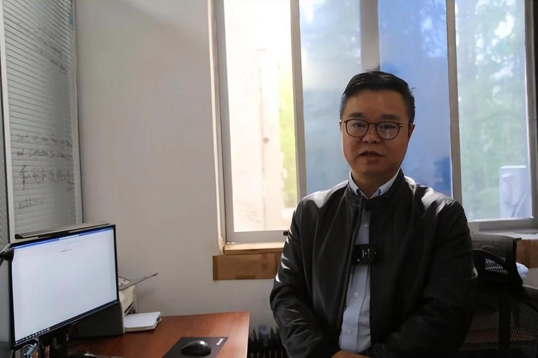 立德树人担使命三尺讲台育英才,立德树人培根铸魂是教师的使命