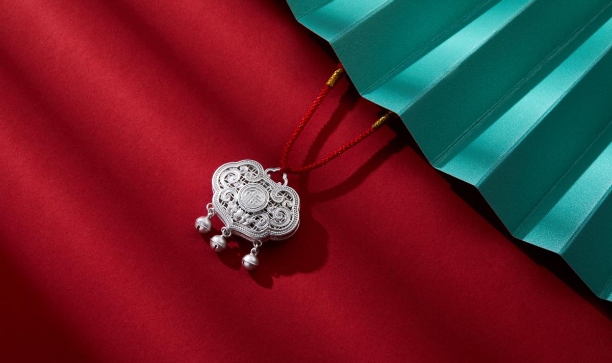 宝宝满月送妈妈什么好,宝宝满月送什么礼物比较好