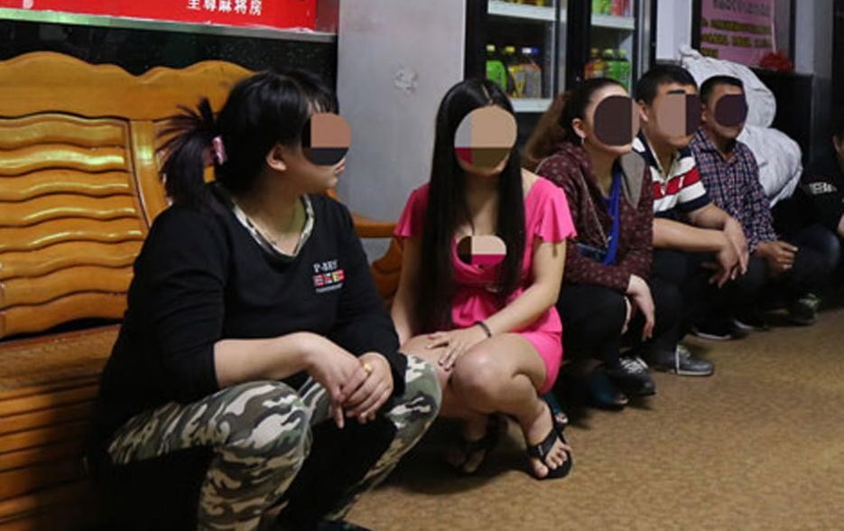 17年27岁女子出租屋内卖淫，一次50到200元，为何民警还给她捐钱