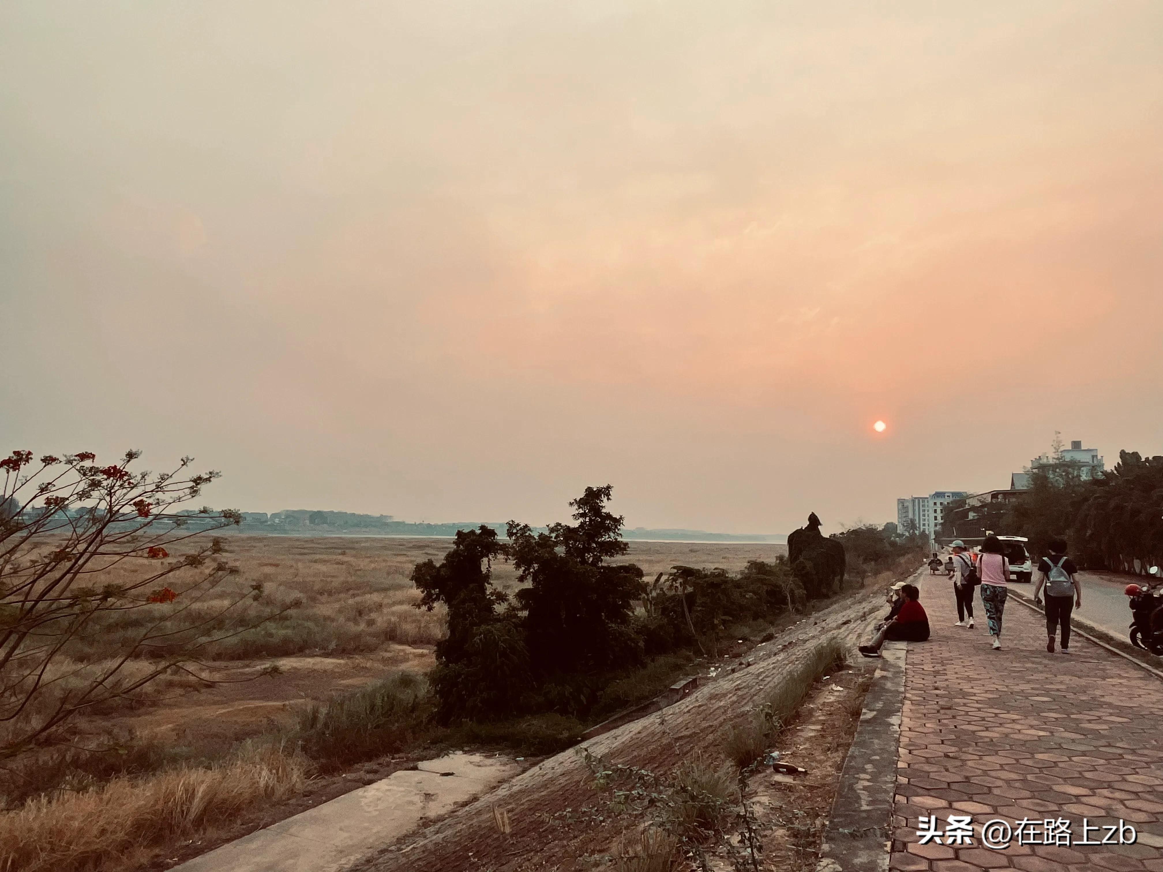 老挝万象塔銮湖,怎么去老挝万象