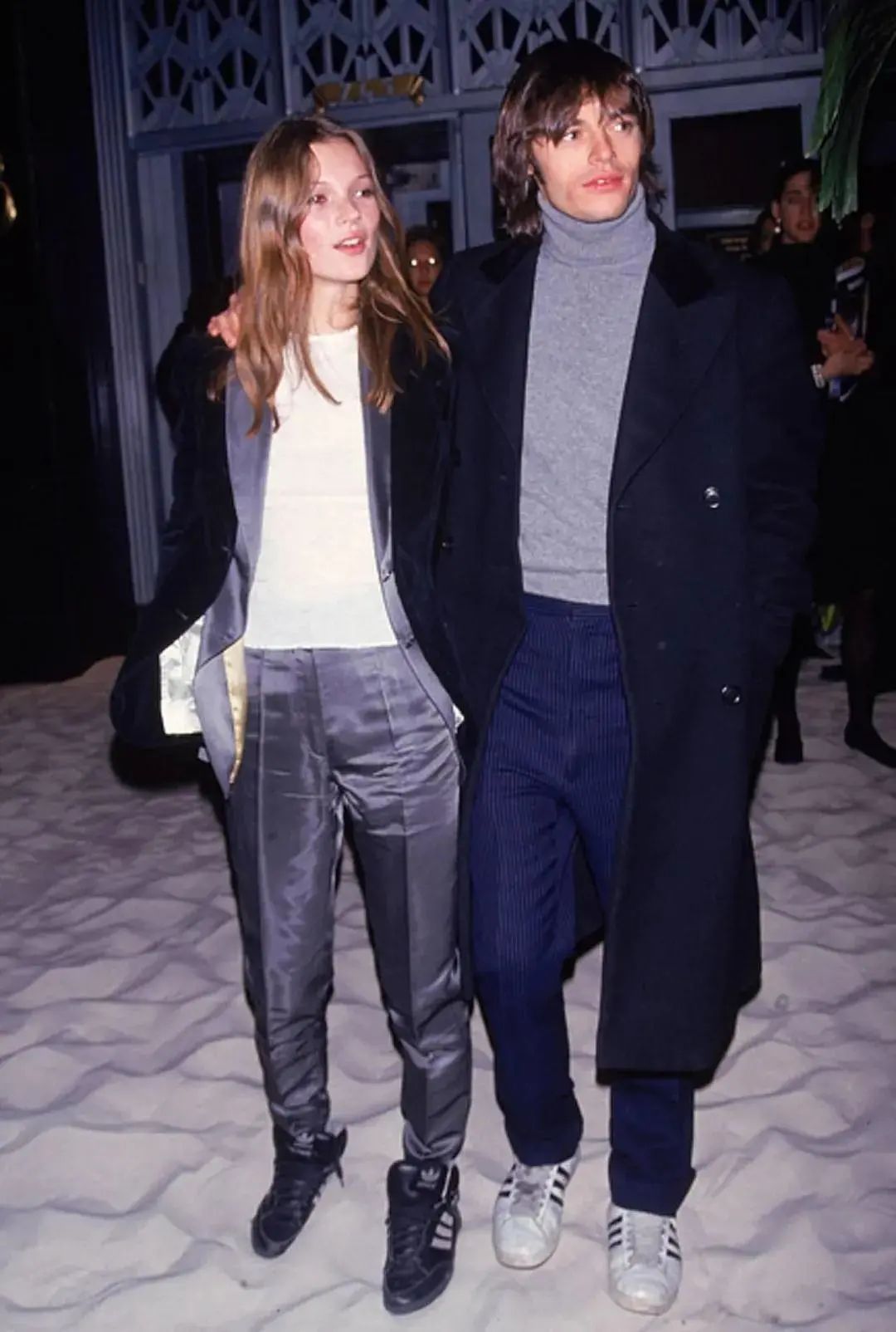 最近Bella让这双复古球鞋重新火起来了！火到一鞋难求