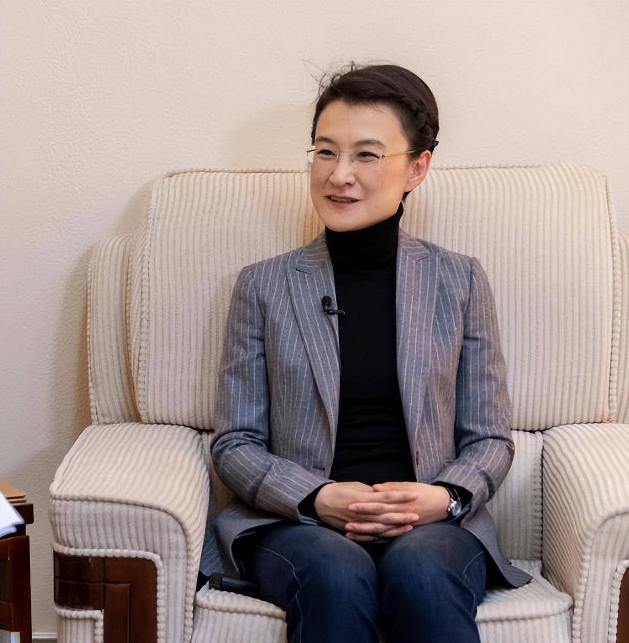 曾经的央视赫赫有名的主持人董倩,央视名嘴董倩现状