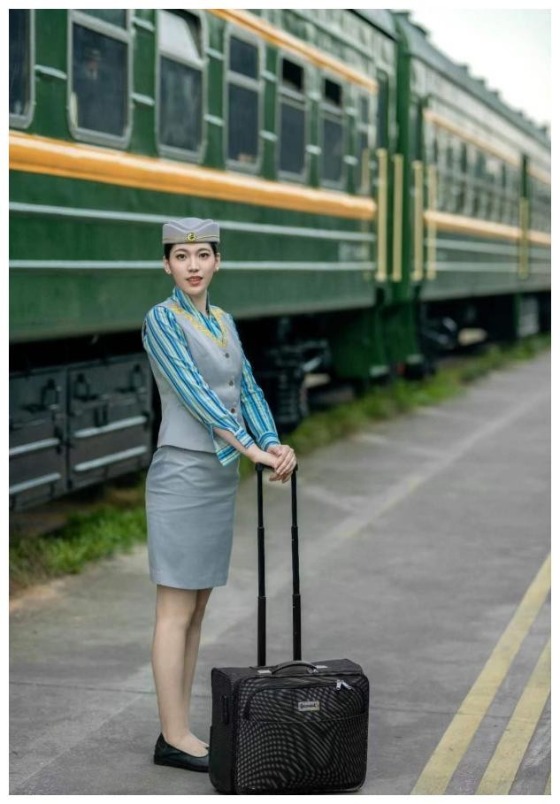 火车上盒饭越来越贵,火车上盒饭贵的原因