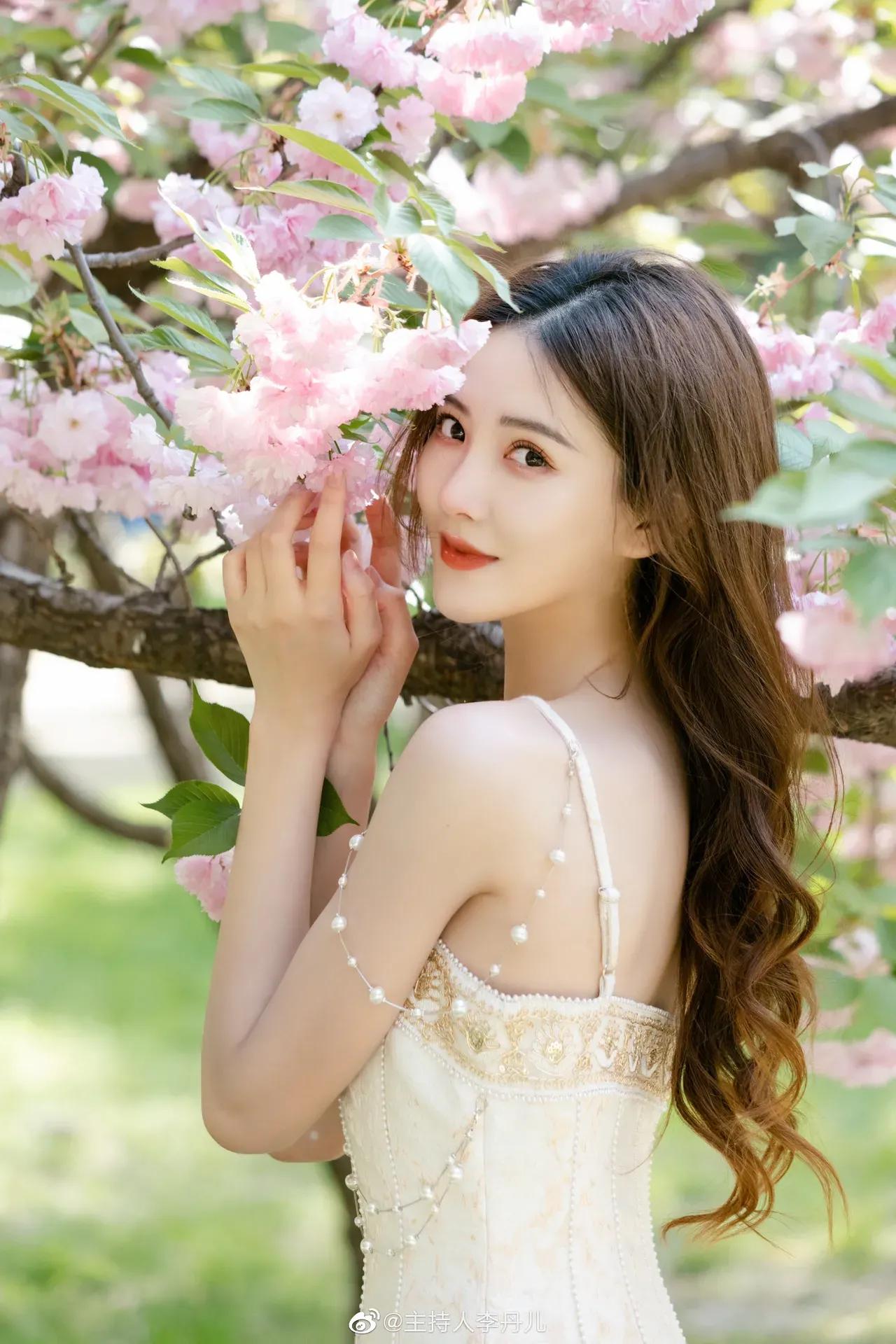 走在乡间的小路上,走在乡间的小路上口哨版