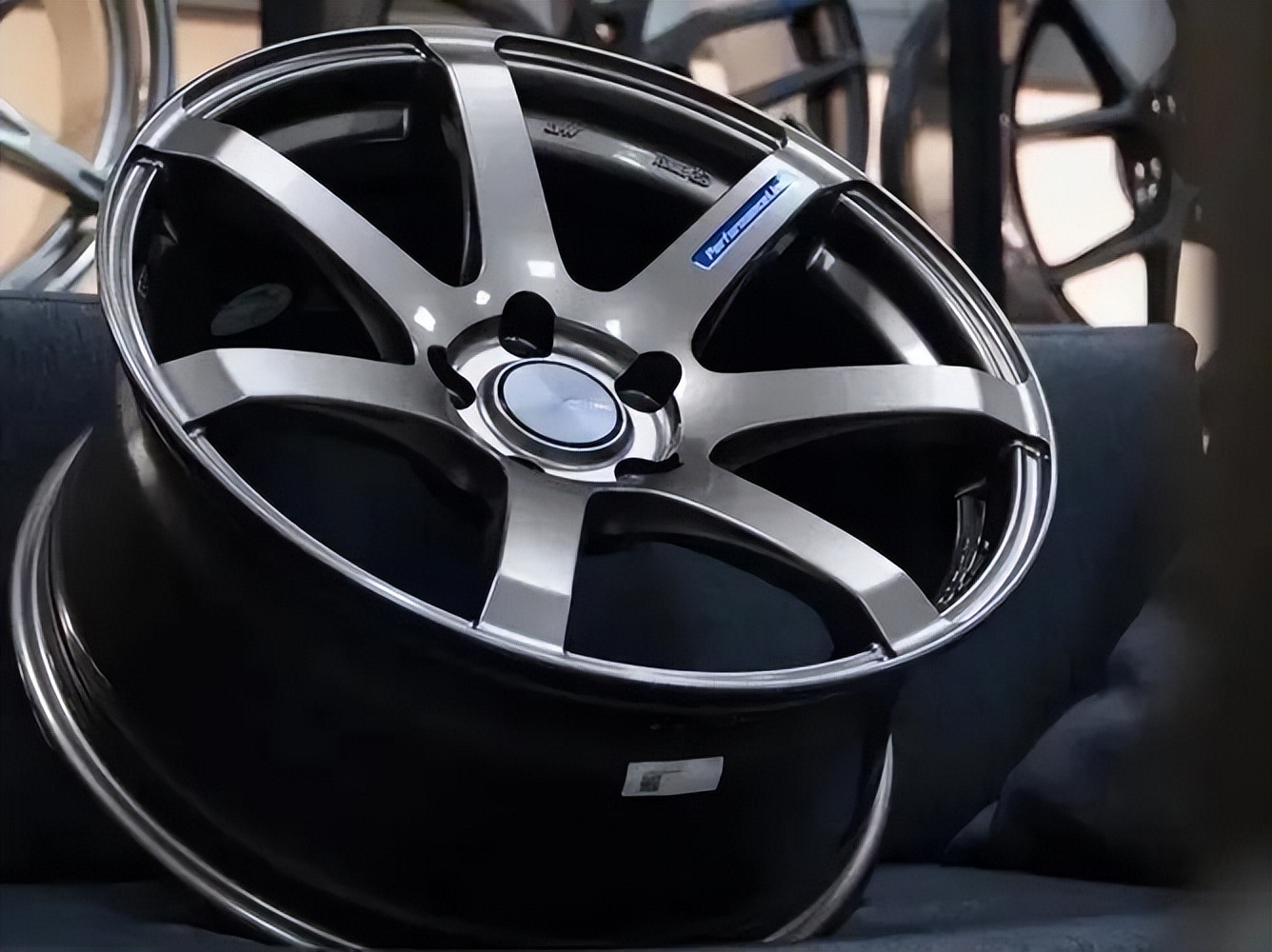 大轮毂大轮胎有什么好处吗,车的轮胎和大轮毂有什么区别