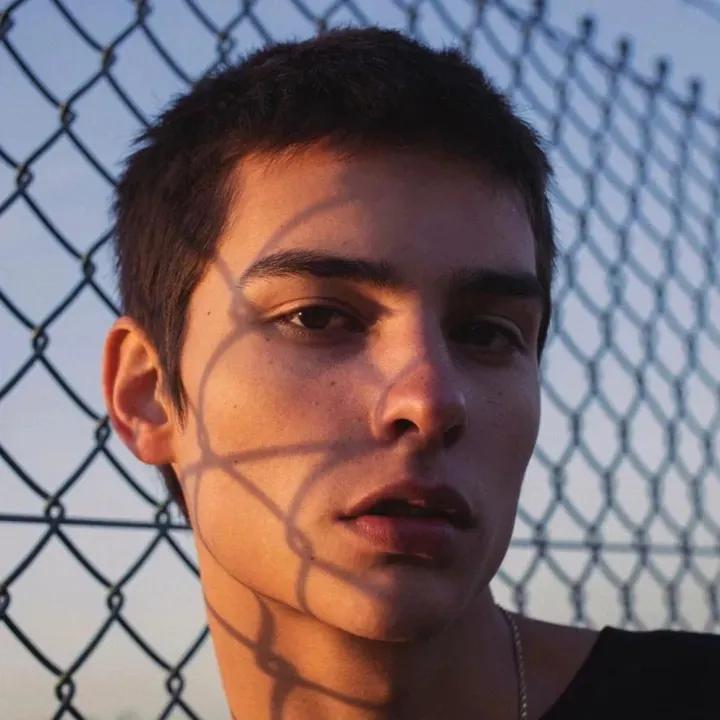 朋友圈自拍文案搞笑,朋友圈自拍文案伤感