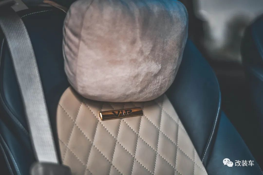 五菱荣光v七座变四座,五菱荣光v新款五座