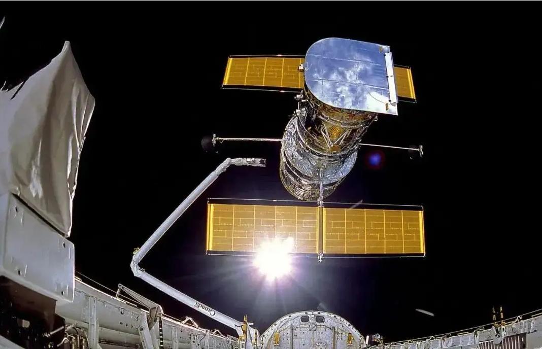 韦伯首次拍摄到星系大碰撞,韦伯望远镜看到了六个超大型星系