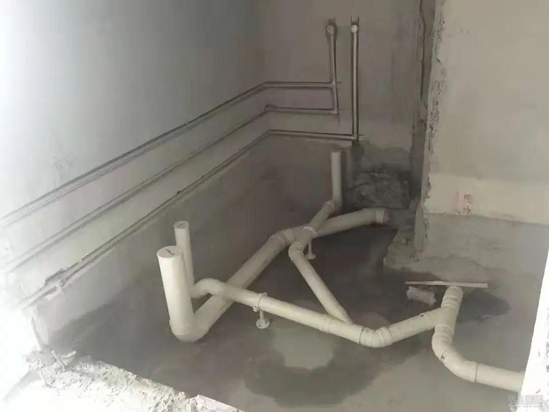 壁挂马桶可以装在空心砖上么,要多厚的墙才可以装壁挂马桶