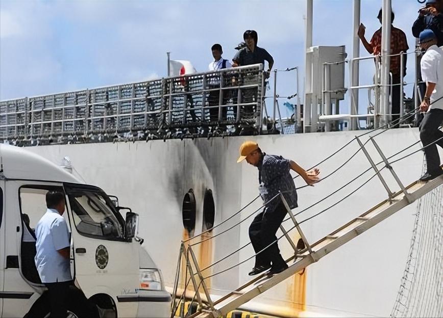 日本侵略中国被击沉的船,日本军舰入侵海岛