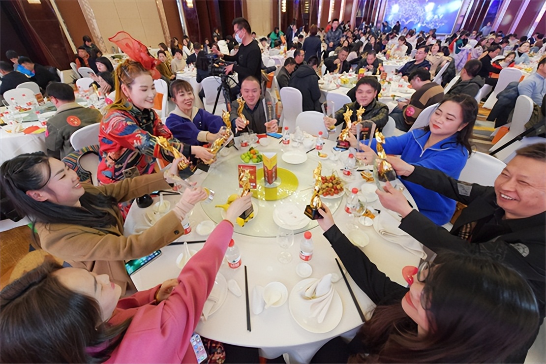 提质增量，赋能实业：2022年度义乌购十大经营户颁奖大会顺利落幕