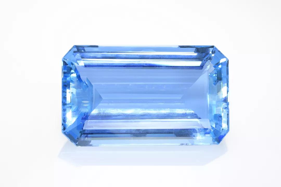 深度分析海蓝之谜,海蓝宝石最早被发现的时间