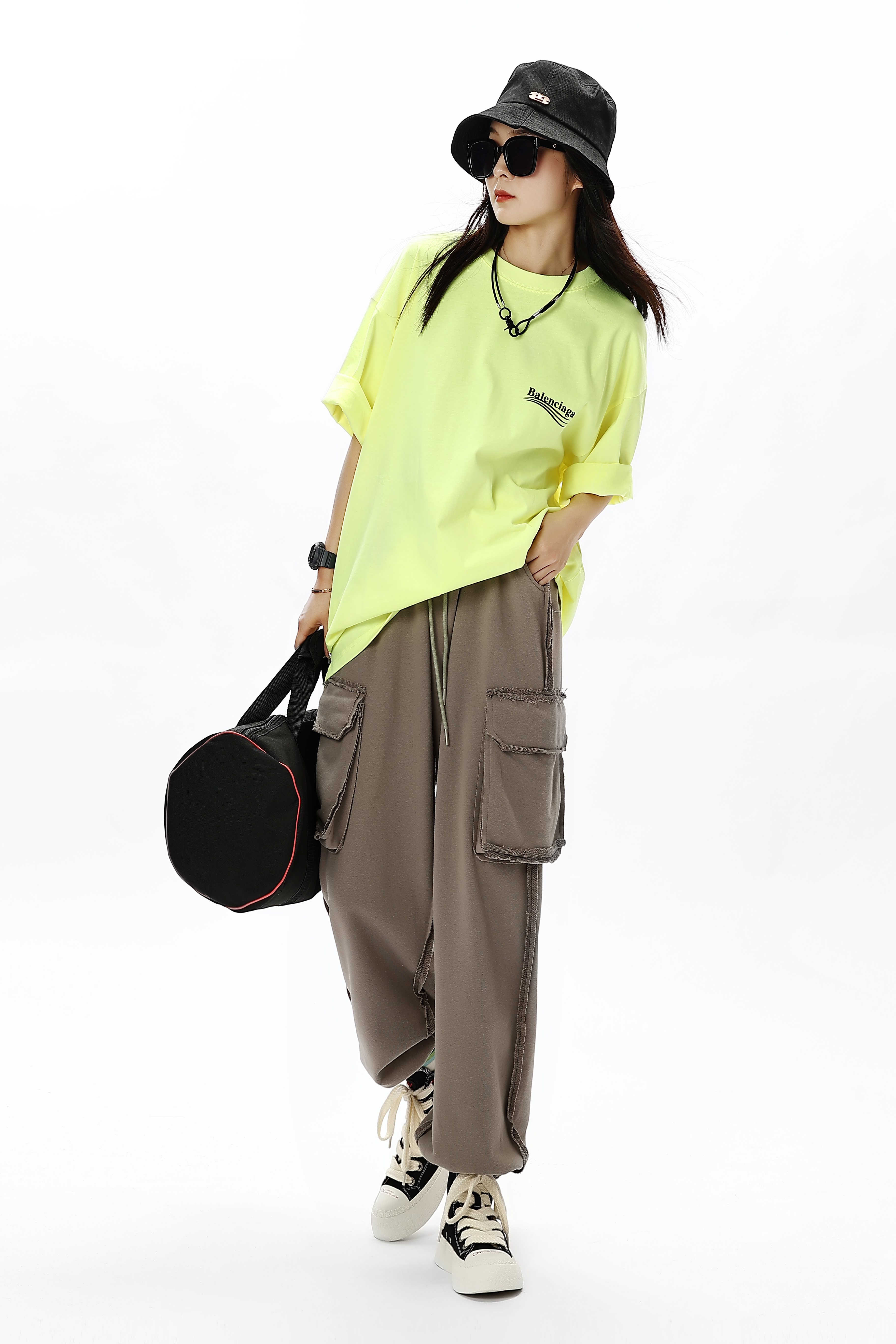 现在为什么这么多人喜欢穿帆布鞋,为什么现在很少有人穿帆布鞋