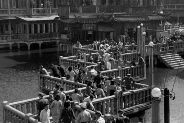 1927年，上海工人大*工罢**，强硬对抗英美*草烟**公司