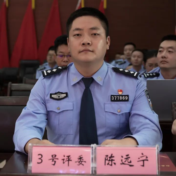 以深情的歌声向党的生日献礼,嘹亮的歌声向党献礼