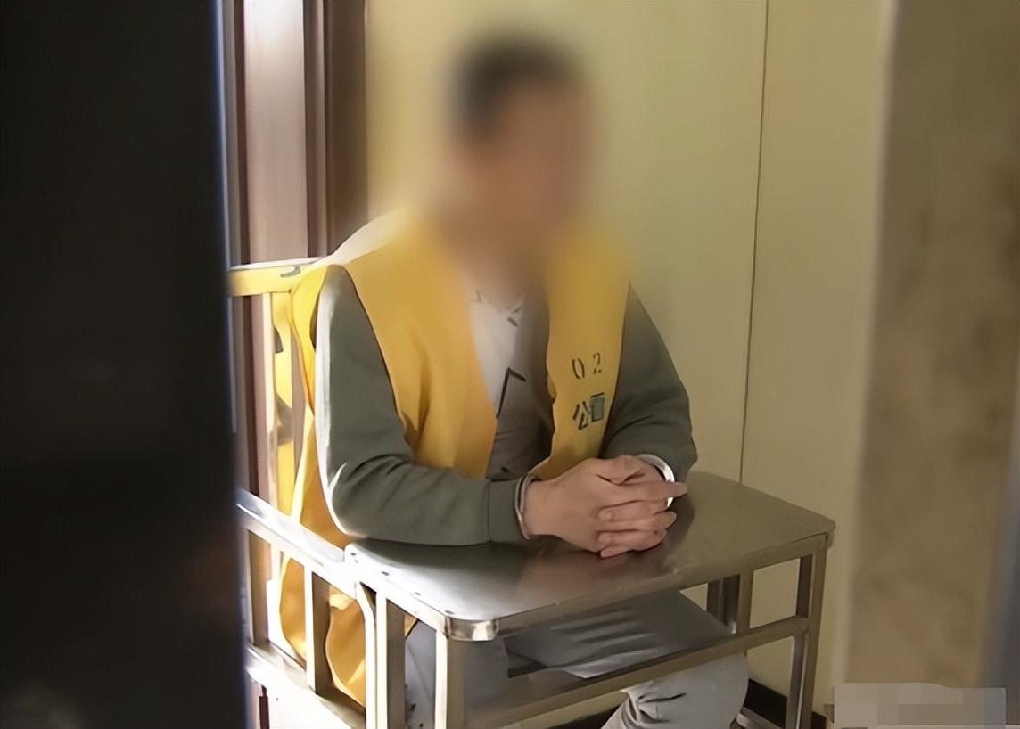 女友发朋友圈少配一张图男子报警,因女友发朋友圈三张图报警