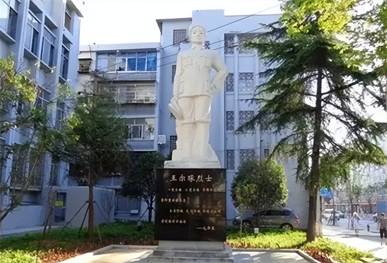 她丈夫牺牲后，毛主席悲伤不已亲写挽联，而她转嫁丈夫兄弟