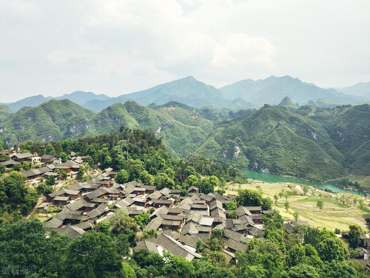 楼上古寨，布局极为讲究，距今上百年安静诗意，却养在深闺无人识