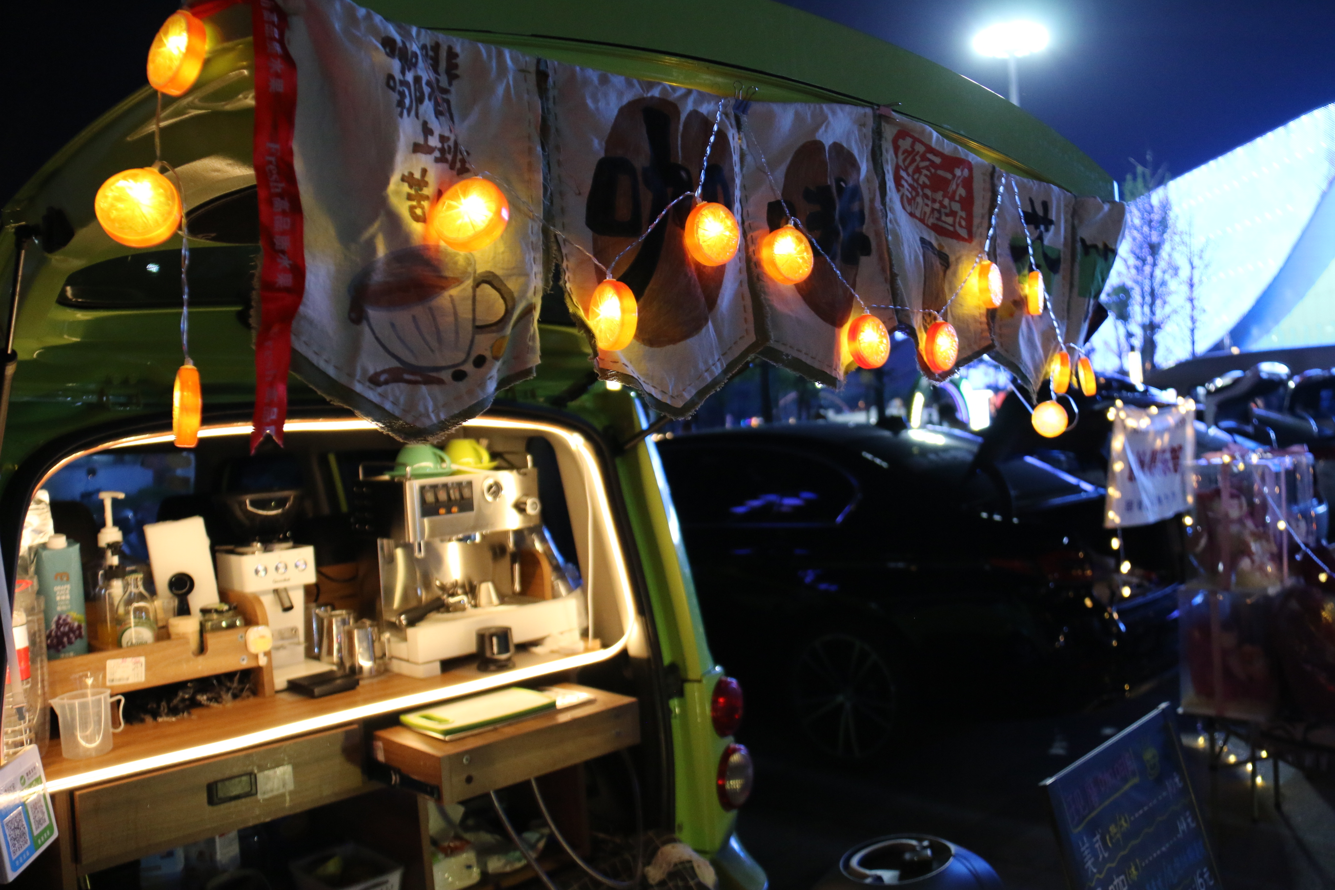 不想上班的的年轻人都在干嘛,现在的年轻人都不努力工作