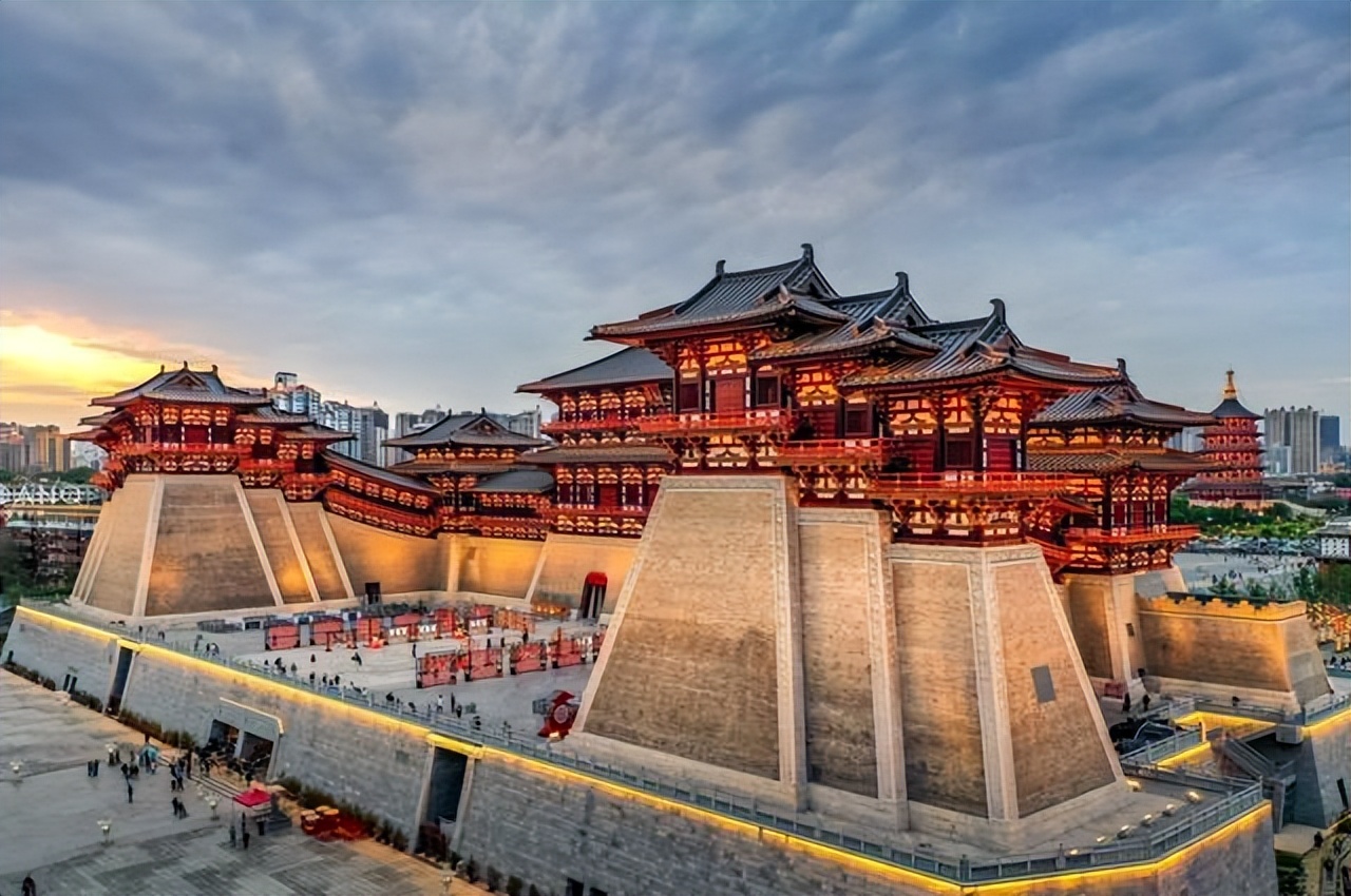 文化酒·万茗堂点亮洛阳最美之夜，应天门灯光秀万人共赏