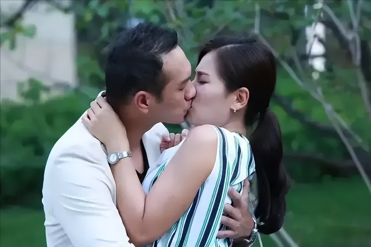 伸舌头、嘴亲肿，“中老年”演员吻戏不忍直视，一个比一个辣眼睛