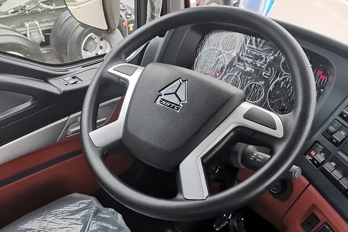 中国重汽豪沃t7车型尺寸,豪沃tx7最新版6.8米卡车