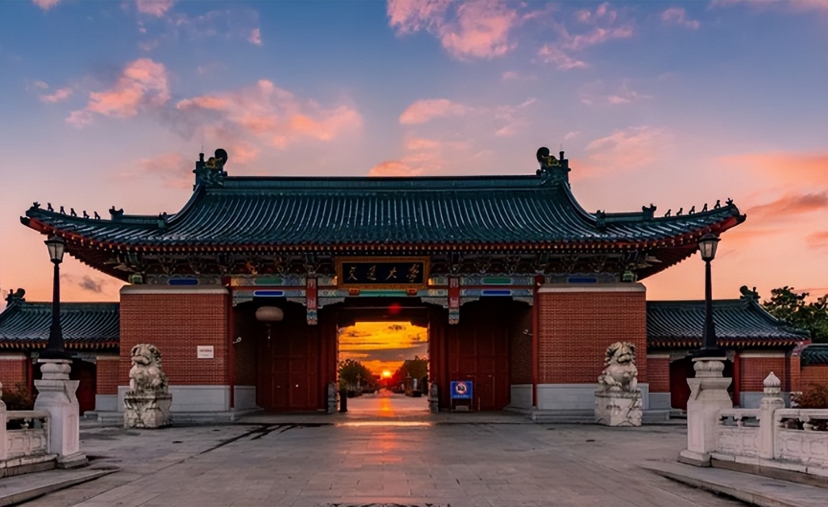 上海交大与浙大哪个排名在前,985高校排名发布上海交大冲进前三