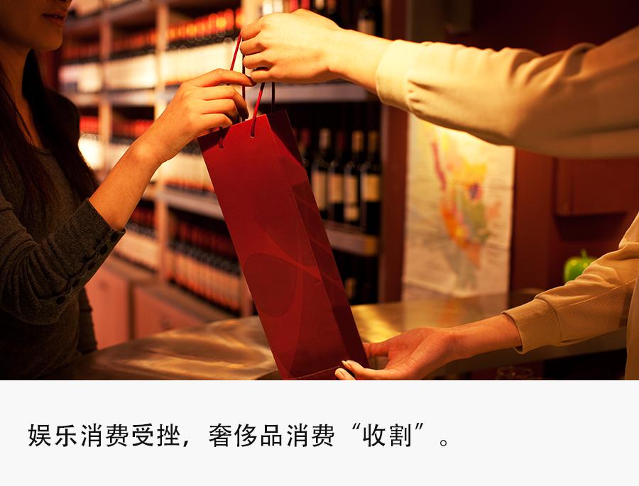 年轻人对奢侈品的态度,奢侈品卖多了以为自己也升值了