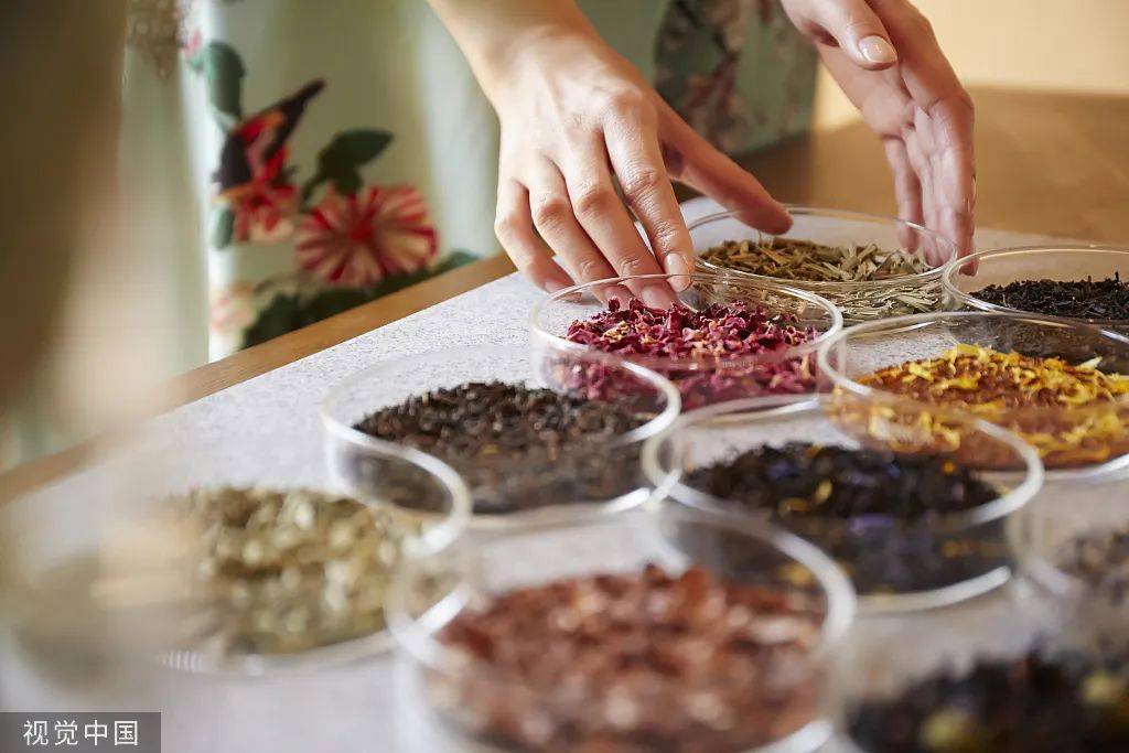 98年小伙开网店赚5万一月,小伙第一次做网店爆单