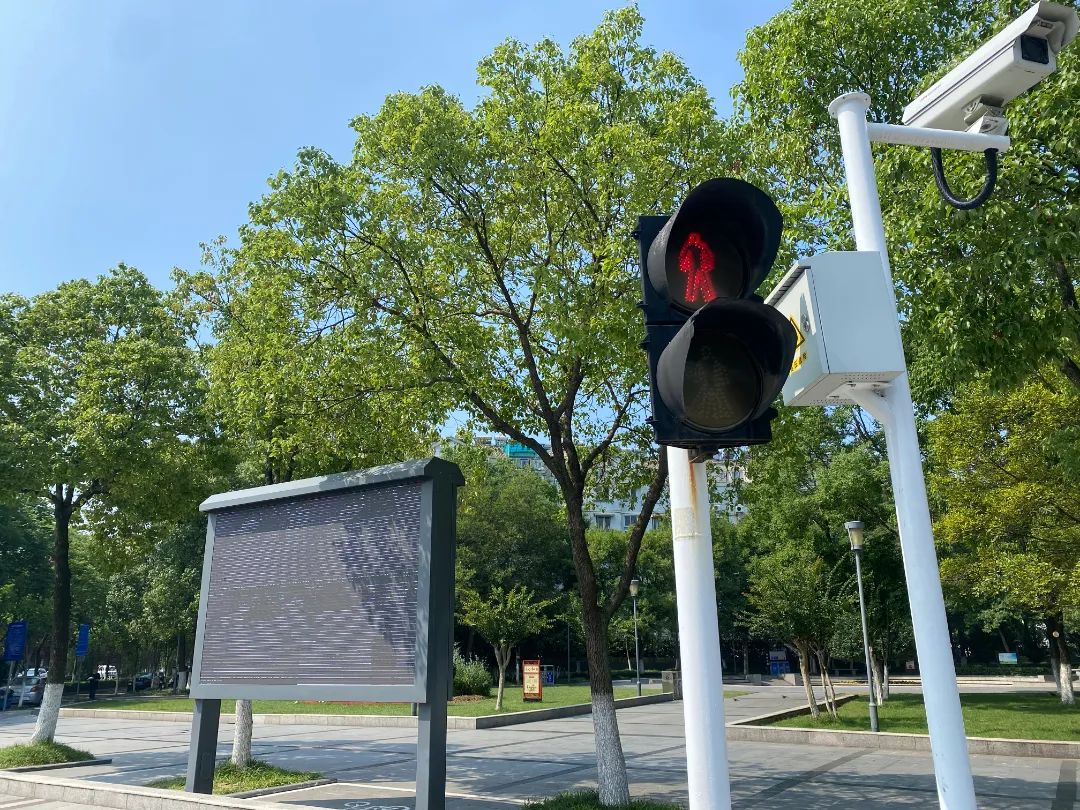 人脸识别神器抓拍闯红灯行人,常州行人闯红灯抓拍如何查询