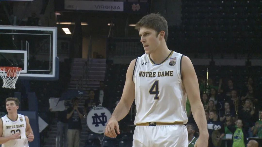 夏联励志一幕!从外卖员到NBA关键先生!努力的人永远不会被辜负