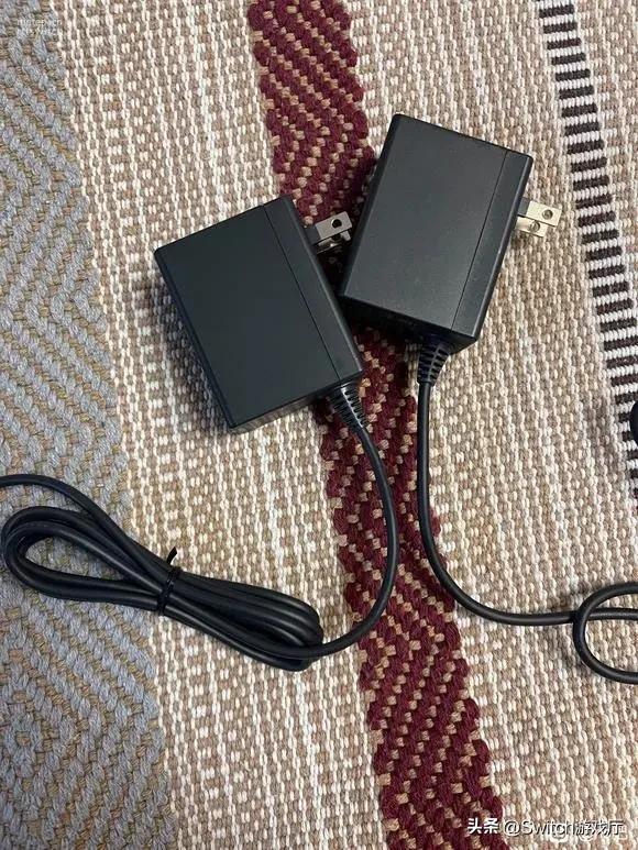 狸猫换太子！玩家购买Switch发现充电器是山寨品