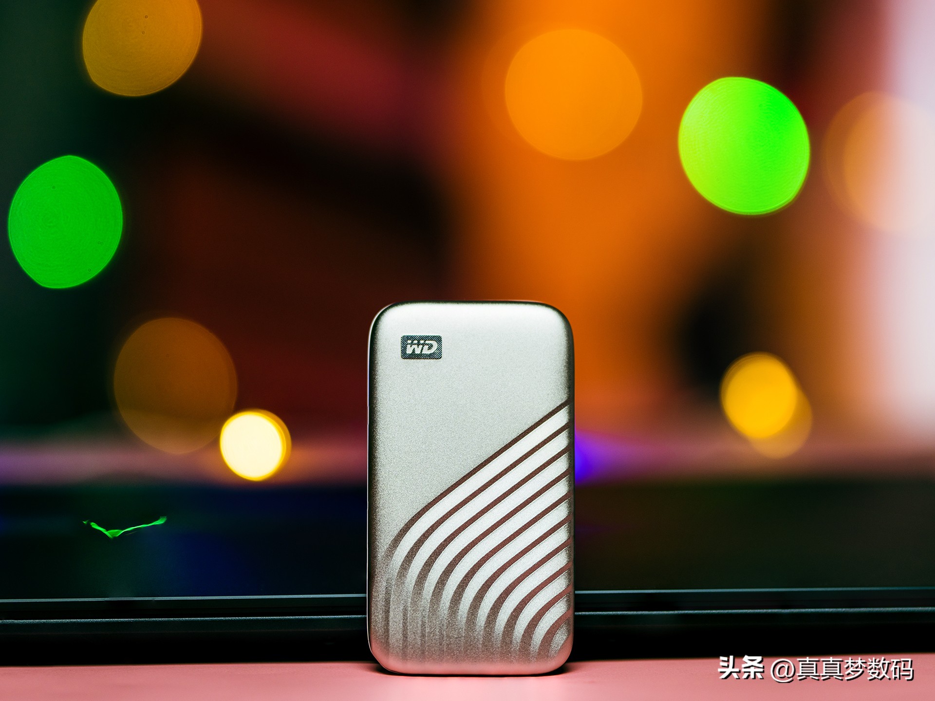 wd固态移动硬盘推荐评测,wdmypassportssd移动硬盘拆解