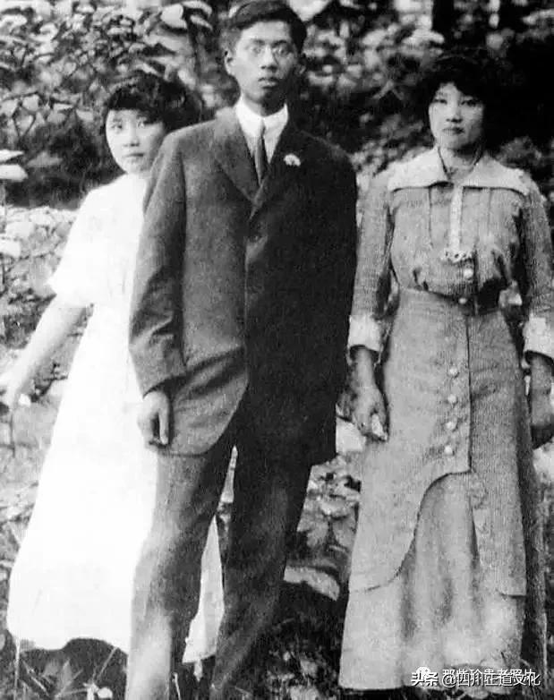 老照片纪念宋庆龄诞辰129周年