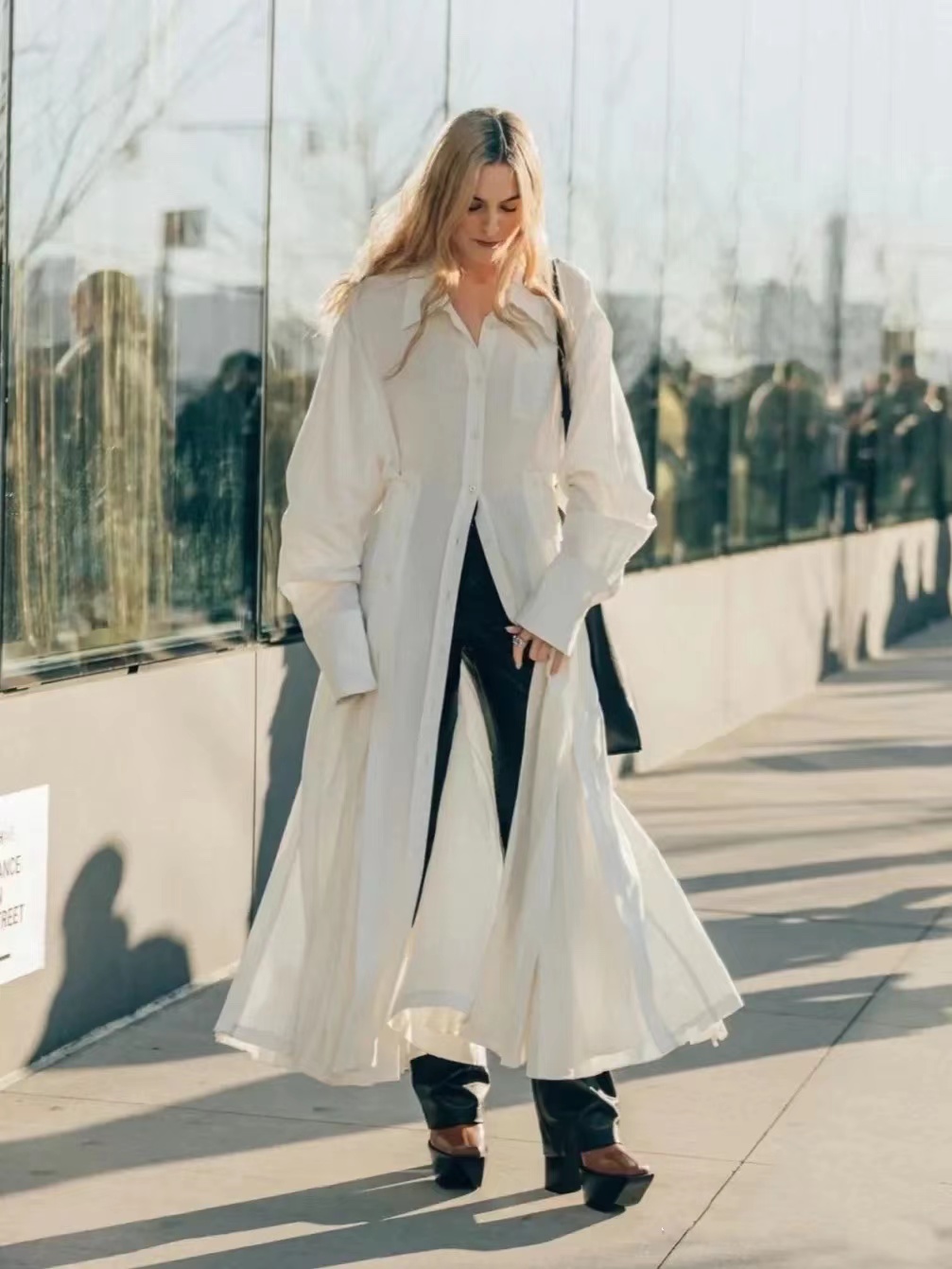 女人都该有的“长衬衫”，四种万能搭配公式，轻松get法式浪漫