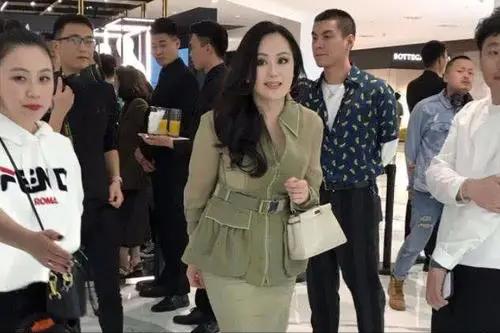 章小蕙凭什么还清债务,章小蕙现资产多少亿