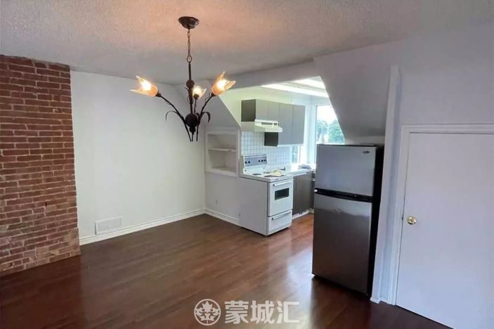疯狂多伦多！普通3房2卫独立屋挂牌$1000万！经纪称“潜力巨大”