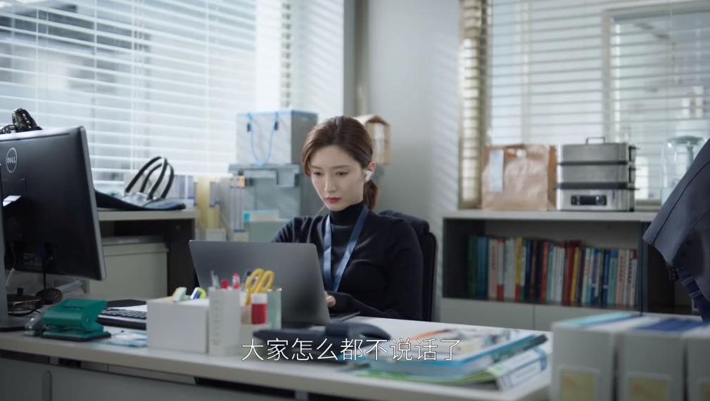 姐妹互扯头花啥意思 (男团互扯头花)