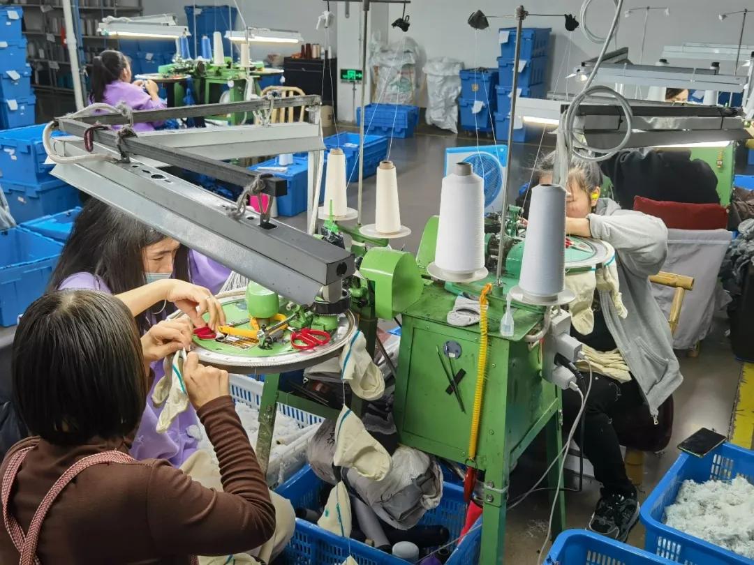 浓眉大眼的淘特也玩起了潮流，还拉上杨超越？