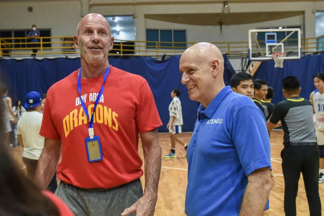 这对世界级传奇教练纵横国际赛场21年，相爱并相杀着…