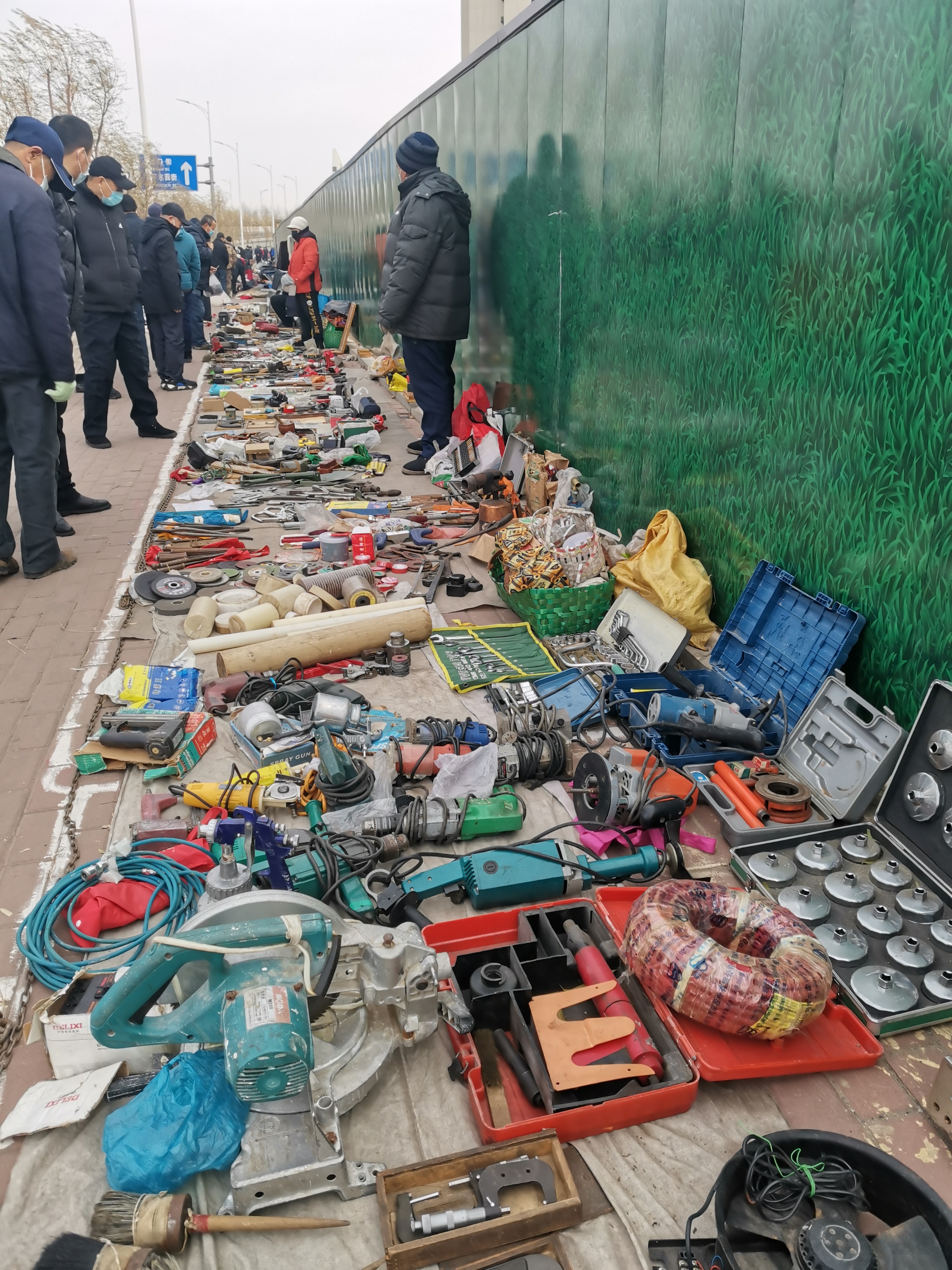 闲逛二手旧货市场,哈尔滨鬼市和旧货市场大全